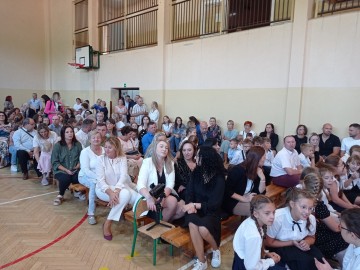 Zwykła-Niezwykła Szkoła w Puszczy Mariańskiej – wsi w strefie Bolimowskiego Parku Krajobrazowego…, 